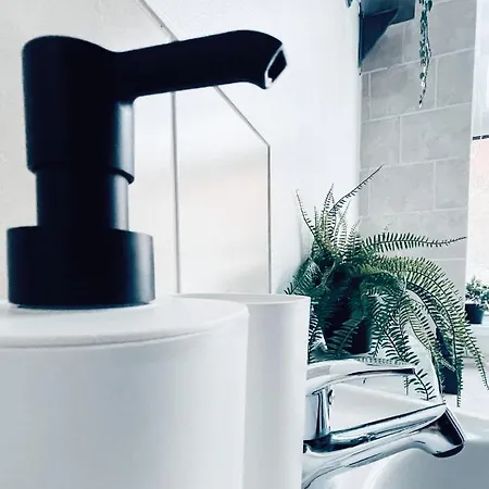 منزل للإقامة Trendy Room1 - Wifi Ls7 4 ليدز